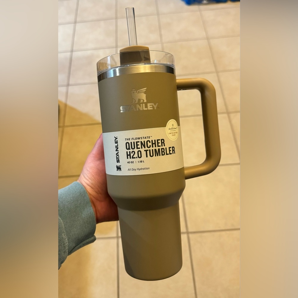Stanley Basic Brown The Flowstate H2.0 Quencher 40oz